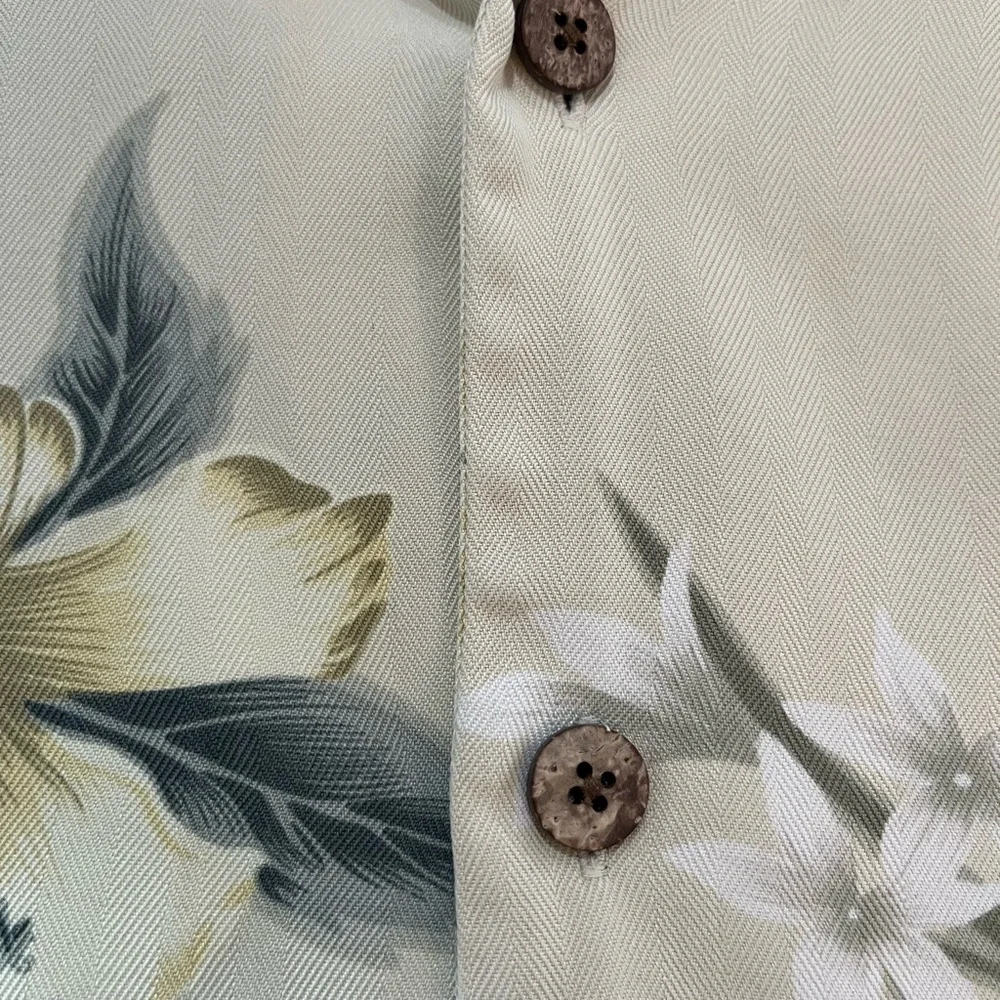 Tommy Bahama Men's XL Silk Hawaiian Shirt Floral Hibiscus Palm Leaf Camp Cream‎